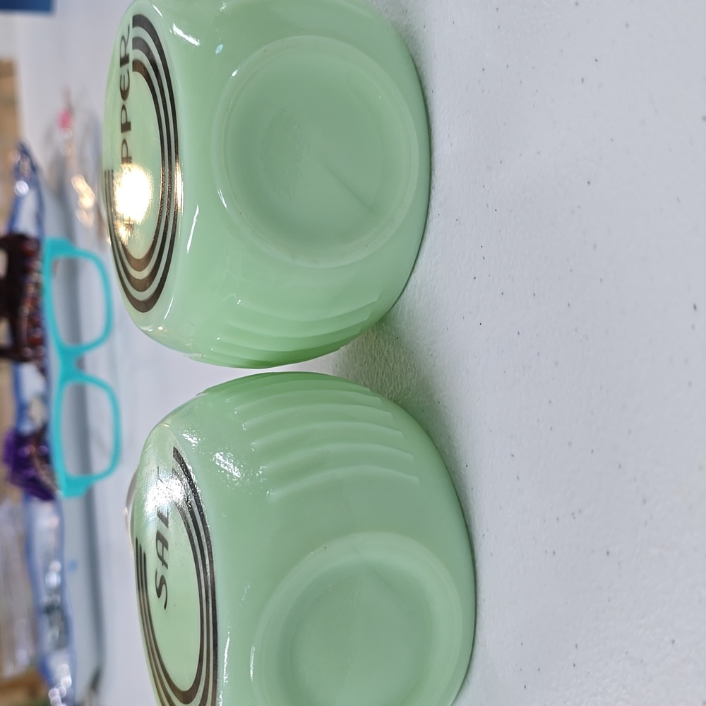 Retro salt and pepper shakers - Picture 6 of 6